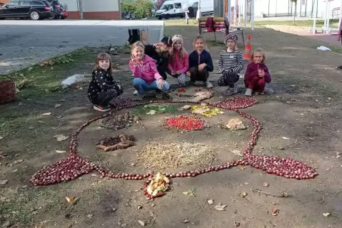 VE ŠKOLNÍ DRUŽINĚ SE TVOŘILO, TECHNIKA LANDART NADCHLA